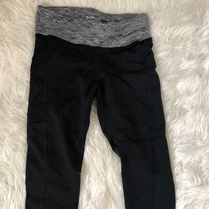 Black cropped leggings w a grey band